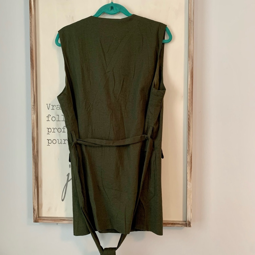 Women’s Fashion Forward Vest - Picture 3 of 8